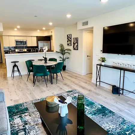 Century City Cozy 2 Bedroom 4 Sleeps Crib W Parking 505